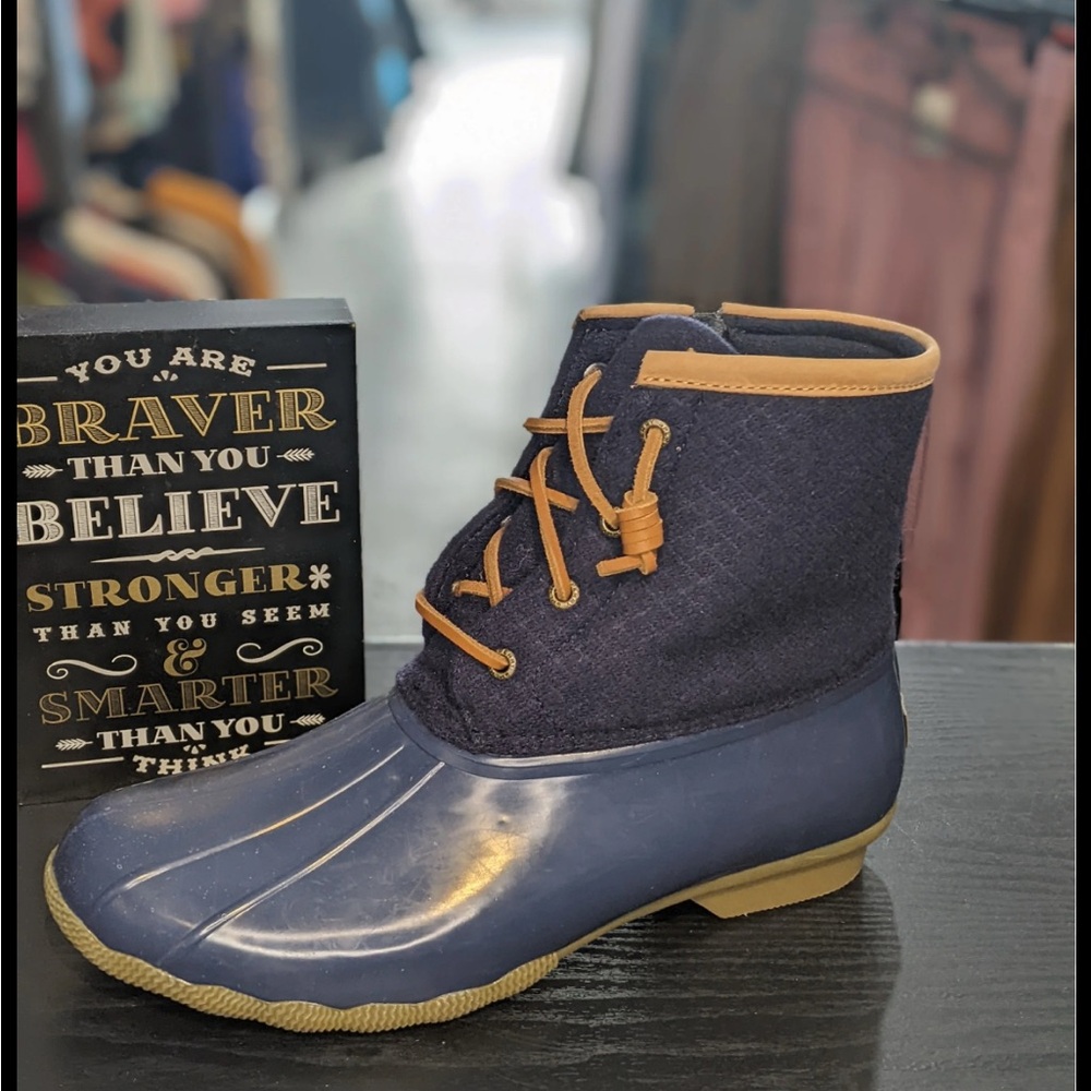 Stylish Blue and Tan Duck Boots 3M thinsulate